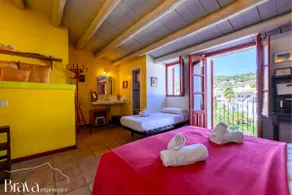 Casa Jordi: Charming, 3 suites, patio and parking - Image 4