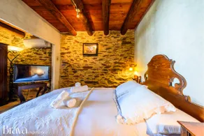 Casa Jordi: Charming, 3 suites, patio and parking - Image 5