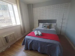 Large balcony, hammock, airy, 1 block from Praia Vaga and A/C! - Image 3