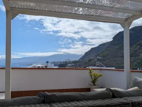 Comfortable apartment with large terrace and ocean views - Image 5