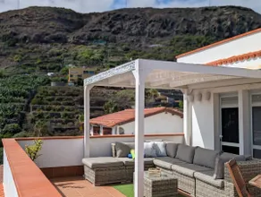 Comfortable apartment with large terrace and ocean views - Image 3