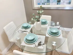 Comfy condo FREE Parking/ WiFi/Pool/Gym - Image 2