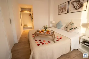 Turisfons Apartments, Apartment with queen-size bed. - Image 2