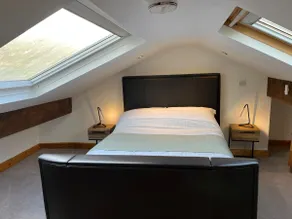 Royd Villas. Quiet Central Retreat! Patio &TV bed. - Image 3