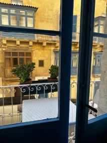 Nicely furnished 1 bedroom apt in Floriana (1) - Image 5