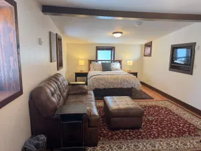 Private Blue Pine Getaway - Image 3