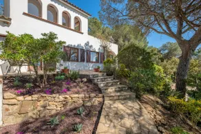AR-2 Beautiful villa with excellent views and private pool - Image 2