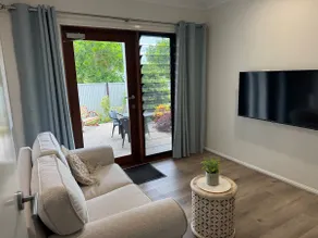 Modern self-contained guest suite - Image 5