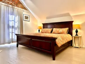 Historic Cottage | Walkable | Free Parking - Image 2
