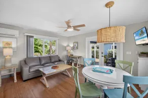 Gorgeous Coastal Cottage ”Ibis” minutes to the beach and free bikes! JULY SAVINGS - Image 5