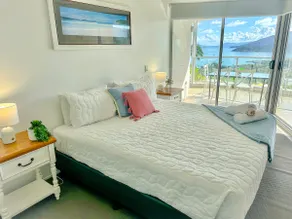 Spectacular Seaviews, Pool, Modern, Free Wifi - Image 2