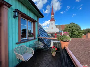 Old Town rooftop apartment with sauna & fireplace - Image 2