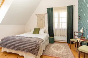 Old Town rooftop apartment with sauna & fireplace - Image 5