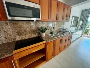 Oceanfront Apartment on the Beach Lovely, Stylish Apartment at Oceanfront - Image 4