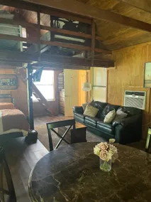 Hill Country Cabin in the woods - Image 2