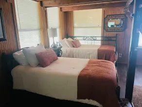 Hill Country Cabin in the woods - Image 3