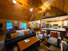 Cedar Log Cabin, Hot tub, Game room, Fireplace - Image 4