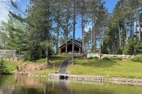 West Shore Chute Pond Waterfront Cabin Rental Fiske Båtliv med fyra hjulspår - Image 3