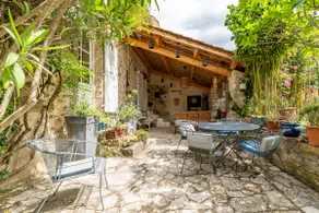 Stone vaulted studio with private patio - Image 5
