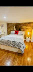 Stylish Private Stay in Bloomingdale - Image 3