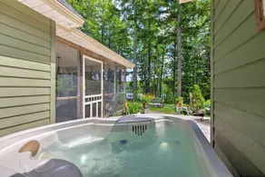 NY! Waterfront Great Pond Cottage m / udsigt + Hot Tub - Image 5