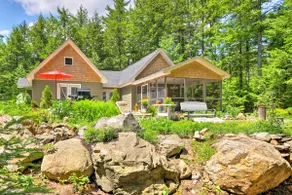 NY! Waterfront Great Pond Cottage m / udsigt + Hot Tub - Image 2