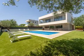 Modern chalet with private pool - Image 5