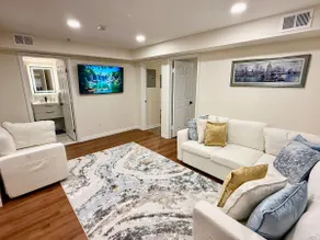 TOWNHOUSE WITH WATER VIEWS-15MINS TO TIMES SQUARE - Image 2
