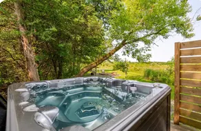 Farmhouse Country Escape - Hot Tub & Fire Pit - Image 2