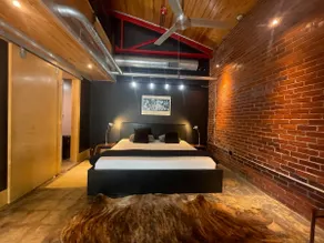 Hangar Lofts+001~ Walk to Football Stadium - Image 2
