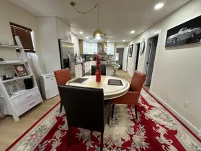 5 Star Cozy modern house all amenities Sleep 6 - Image 2