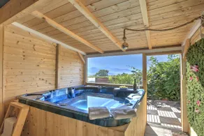 Shared swimming pool – 5' from the sea! - Image 4