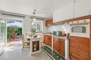 Shared swimming pool – 5' from the sea! - Image 3