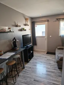 Private Suite with Pool & ViaRhôna 2 Min Away - Image 2