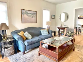 Cozy, Close to Downtown & Airport, Free EV Charger - Image 2
