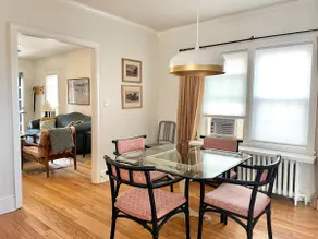 Cozy, Close to Downtown & Airport, Free EV Charger - Image 4