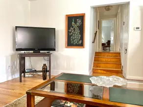 Cozy, Close to Downtown & Airport, Free EV Charger - Image 3
