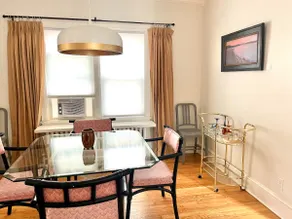 Cozy, Close to Downtown & Airport, Free EV Charger - Image 5