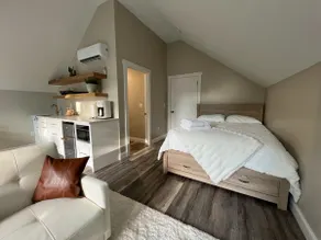 Haven Suites - “Apt. A” YOUR place of REST. - Image 5