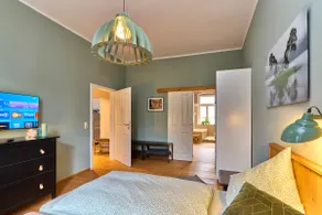 Chic apartment in the castle district - Image 3
