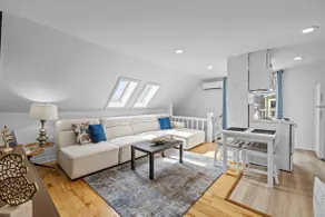 Downtown King Suite Sanctuary 2 Min to Waterfront - Image 2