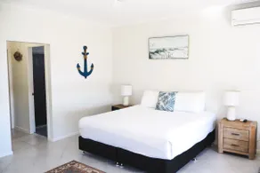 21 Melaleuca Drive - Waterfront - Pet Friendly - Stone Real Estate Yamba - Image 3