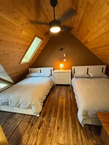 Cozy Lakefront Cottage - Image 4