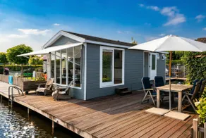 Lakeside Cottage with Boat near Amsterdam - Image 2