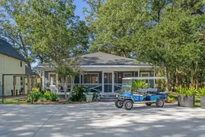 Southern Charm Cottage- Screened Porch & Golf Cart - Image 2