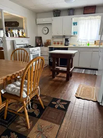 Cozy Farmhouse Cottage - Image 4
