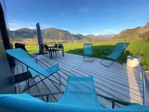 Lovely place between lake and mountain. - Image 3