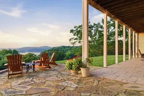 Hilltop Haven -Lakefront Private Walkout Apartment - Image 2