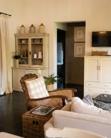 Little Fields -Self-Cater Loft Cottage w/Fireplace - Image 4