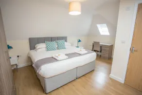 Oxford 2BR Apartment | King Bed | Parking - Image 3